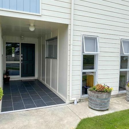 Whitby Pvt Room Pauatahanui Exterior foto
