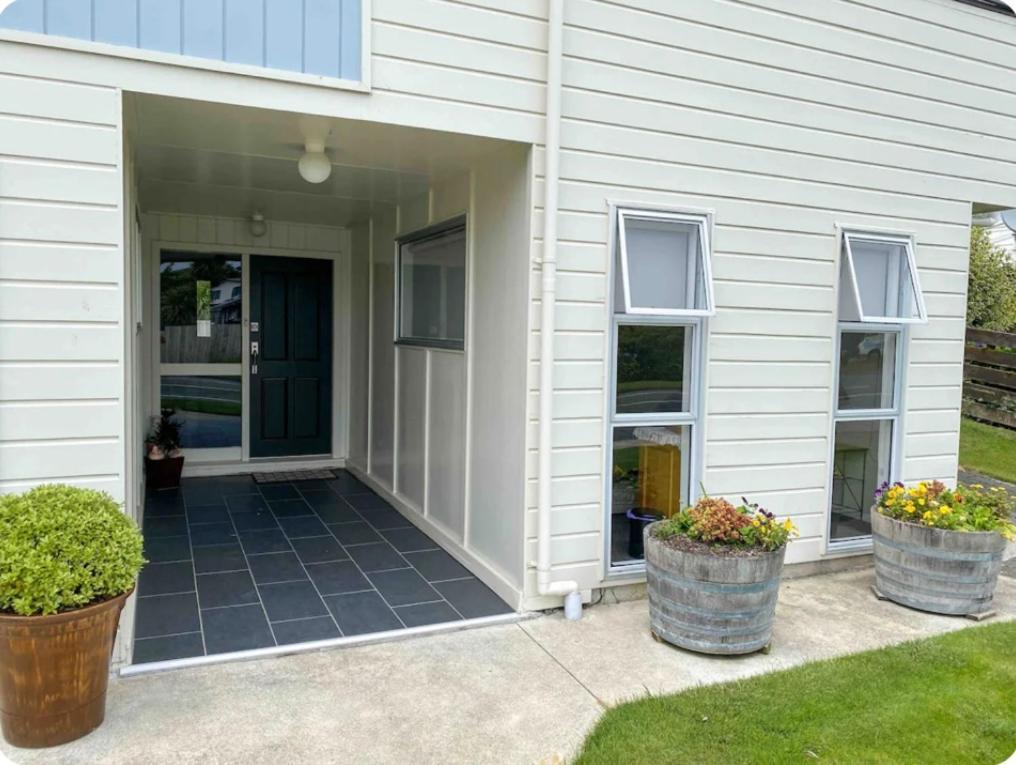 Whitby Pvt Room Pauatahanui Exterior foto